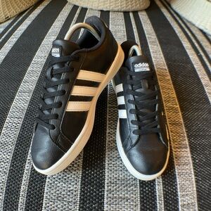Adidas Sneakers